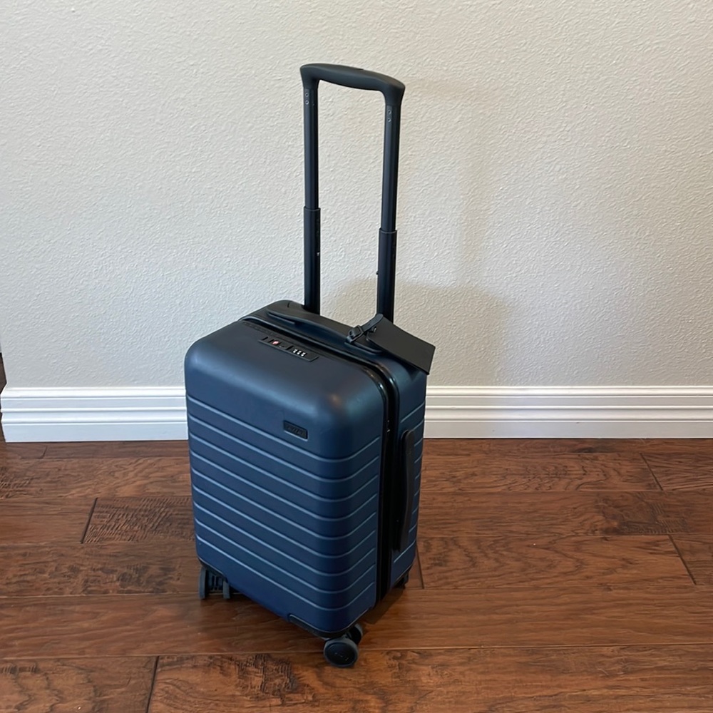 AWAY Kids Carry-on suitcase Navy